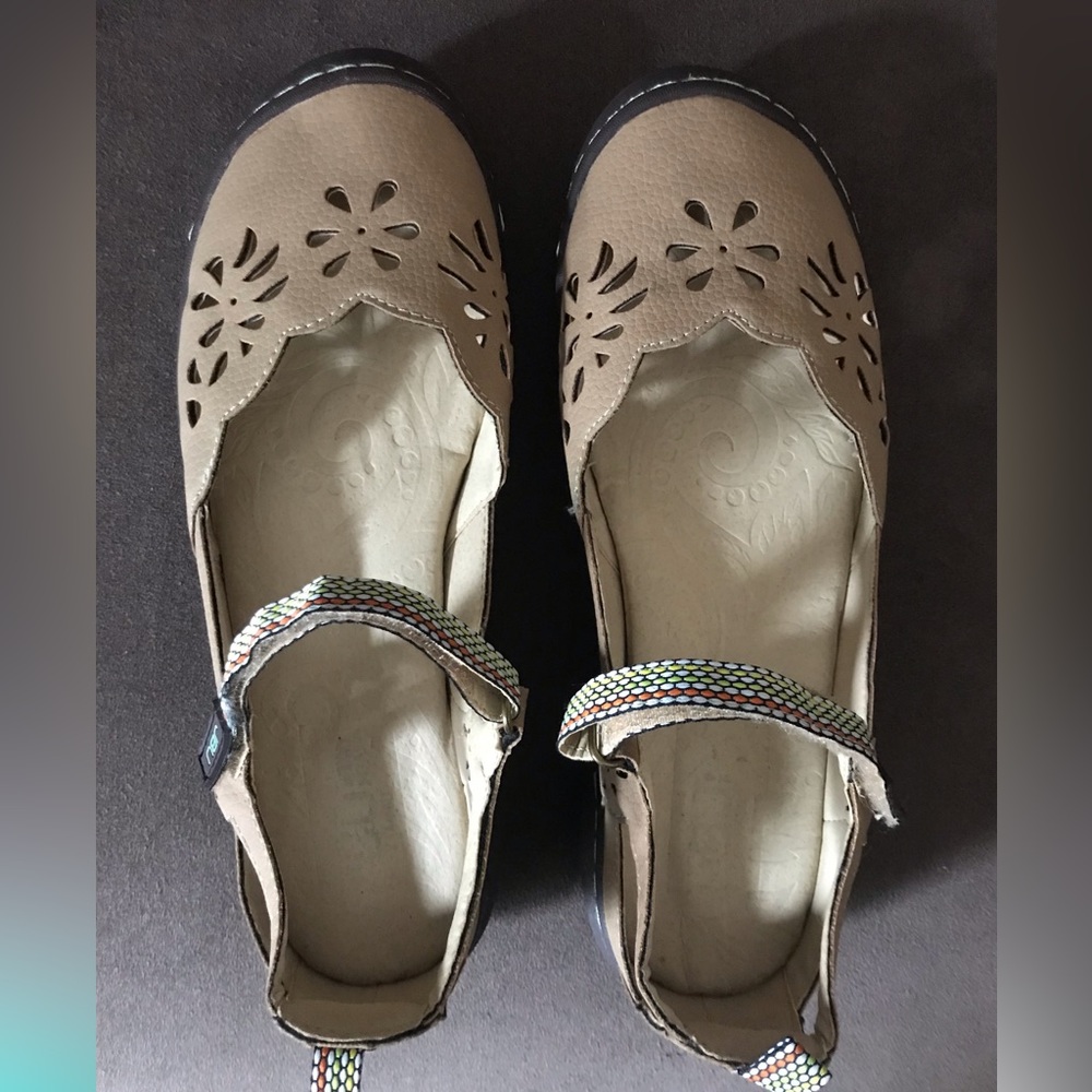 JBU tan shoes